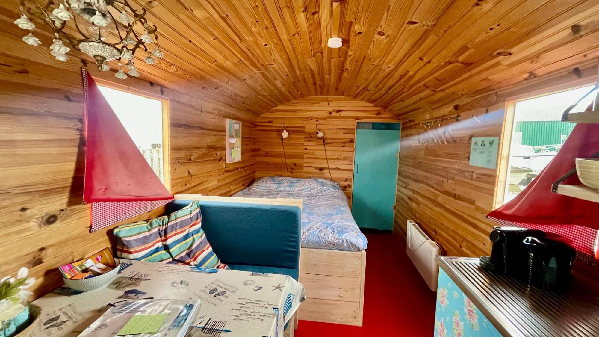 Island Sleeping Hotel Aalsmeer Eksteriør billede